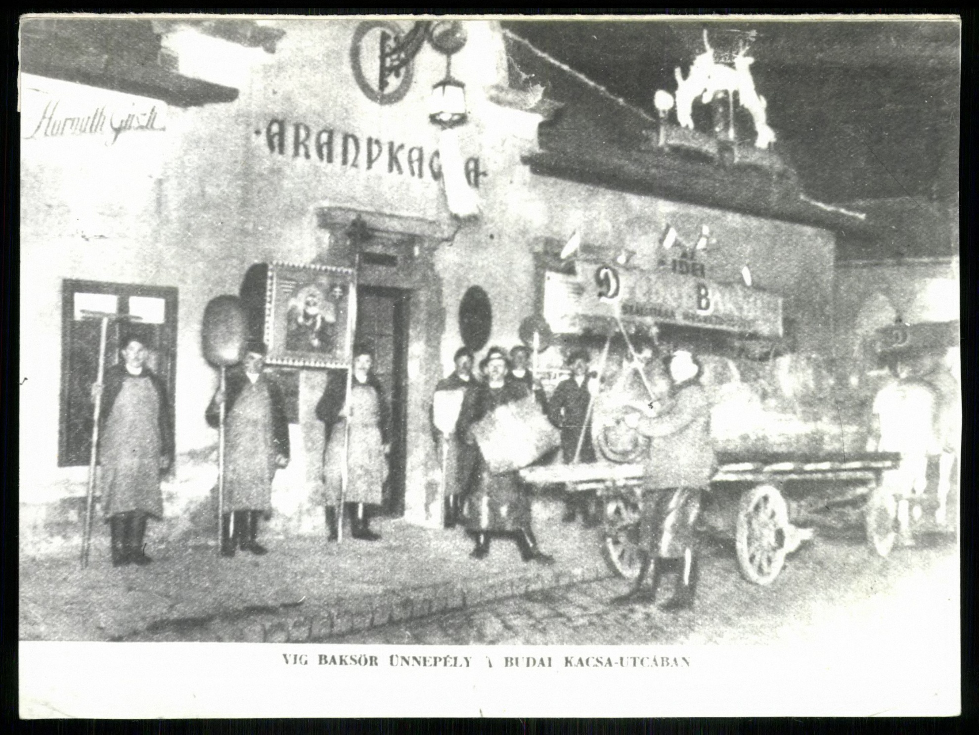 Víg Baksör ünnepély a budai Kacsa utcában (Magyar Kereskedelmi és Vendéglátóipari Múzeum CC BY-NC-ND)
