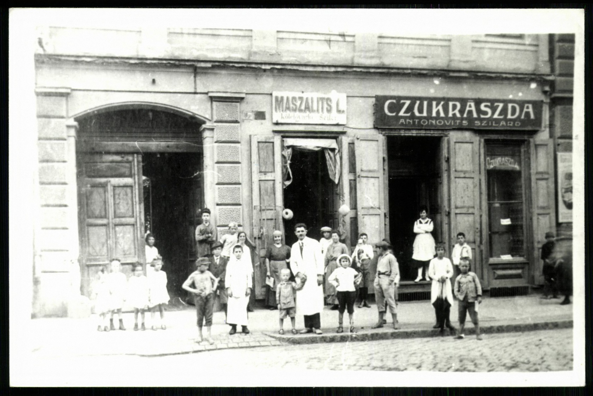Kisvárda Antonovics Szilárd cukrászdája (Magyar Kereskedelmi és Vendéglátóipari Múzeum CC BY-NC-ND)