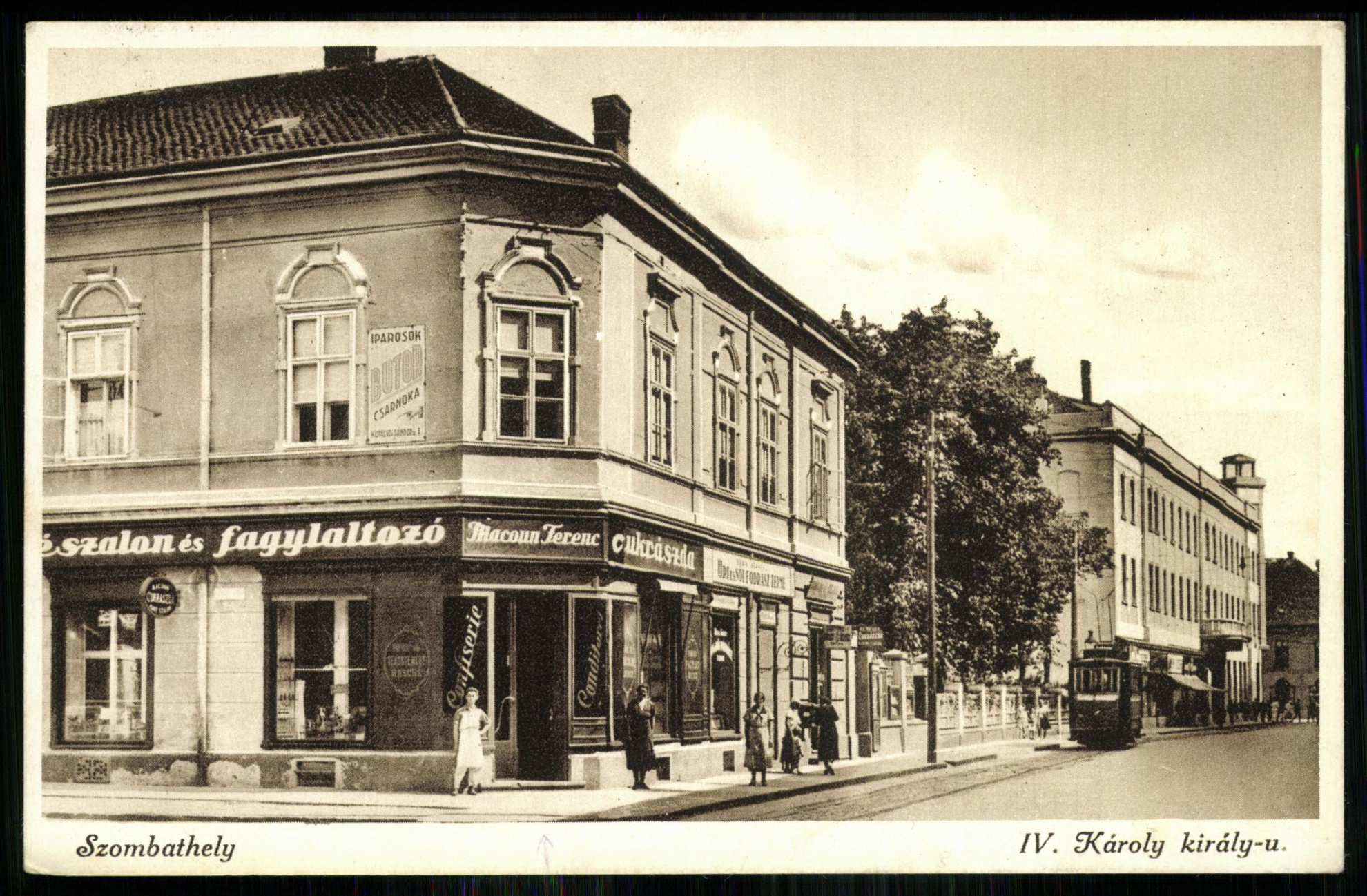 Szombathely IV. Károly király utca.25 év óta fennálló Macoun Ferenc cukrászda (Magyar Kereskedelmi és Vendéglátóipari Múzeum CC BY-NC-ND)