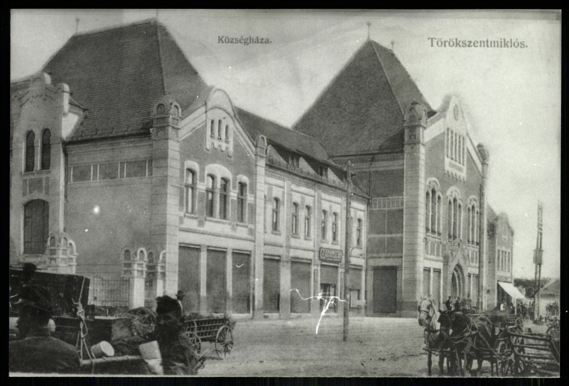 Törökszentmiklós Községháza. Cukrászda (Magyar Kereskedelmi és Vendéglátóipari Múzeum CC BY-NC-ND)