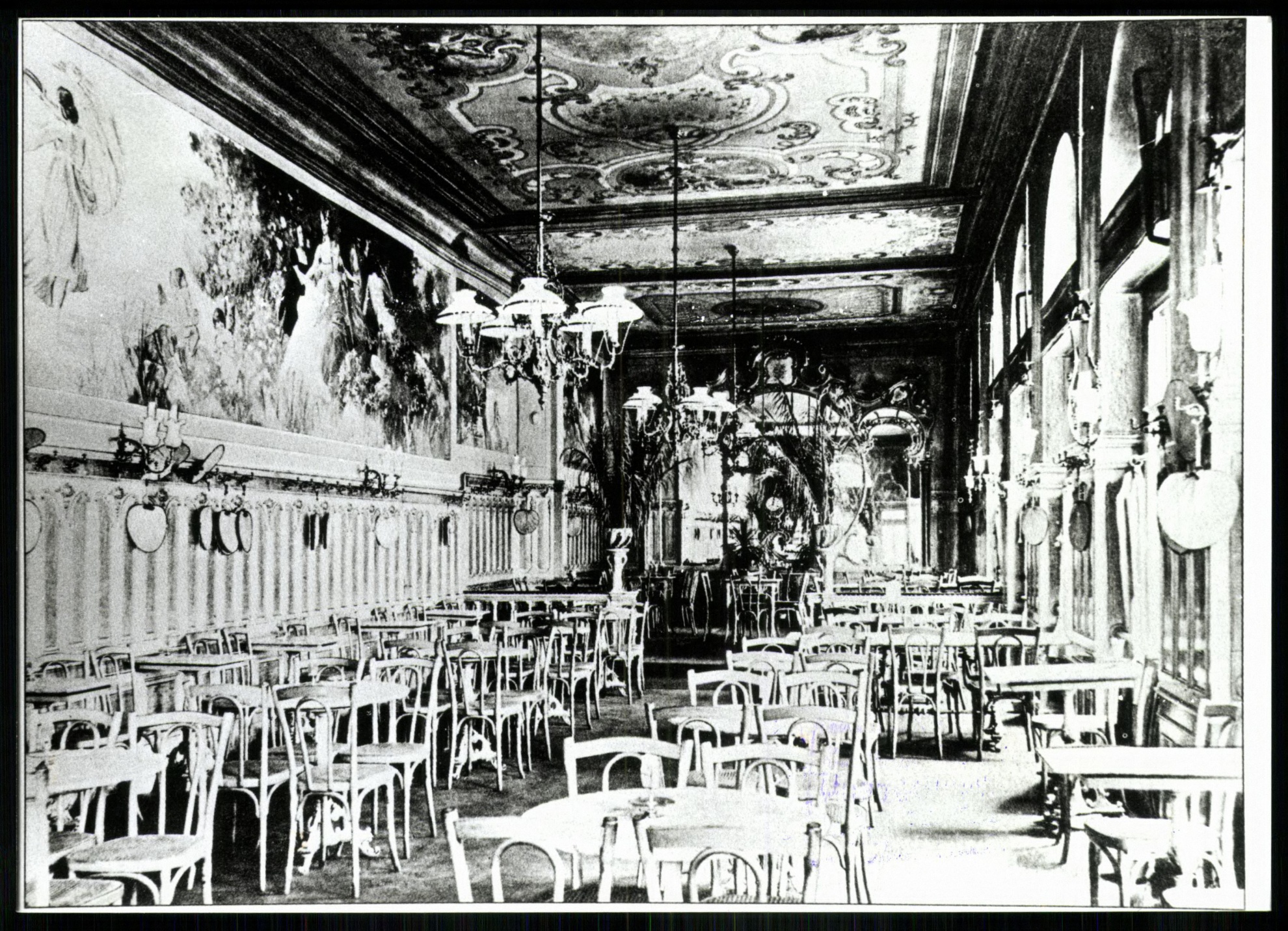 Komárom Grand Kávéház (Magyar Kereskedelmi és Vendéglátóipari Múzeum CC BY-NC-ND)