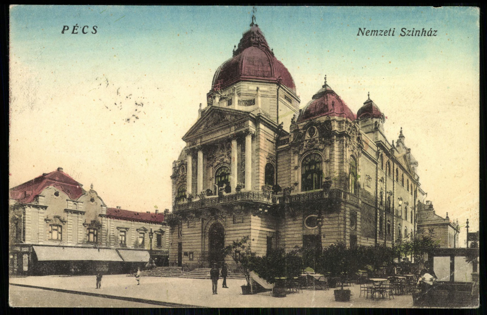 Pécs Bal oldalon felülről 3. kép kávéház (Magyar Kereskedelmi és Vendéglátóipari Múzeum CC BY-NC-ND)