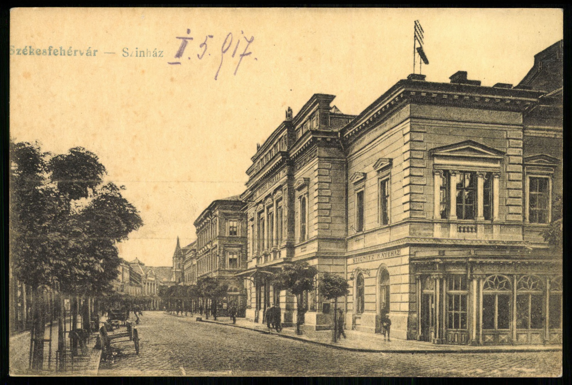 Székesfehérvár Kossuth utca. Otthon kávéház (Magyar Kereskedelmi és Vendéglátóipari Múzeum CC BY-NC-ND)