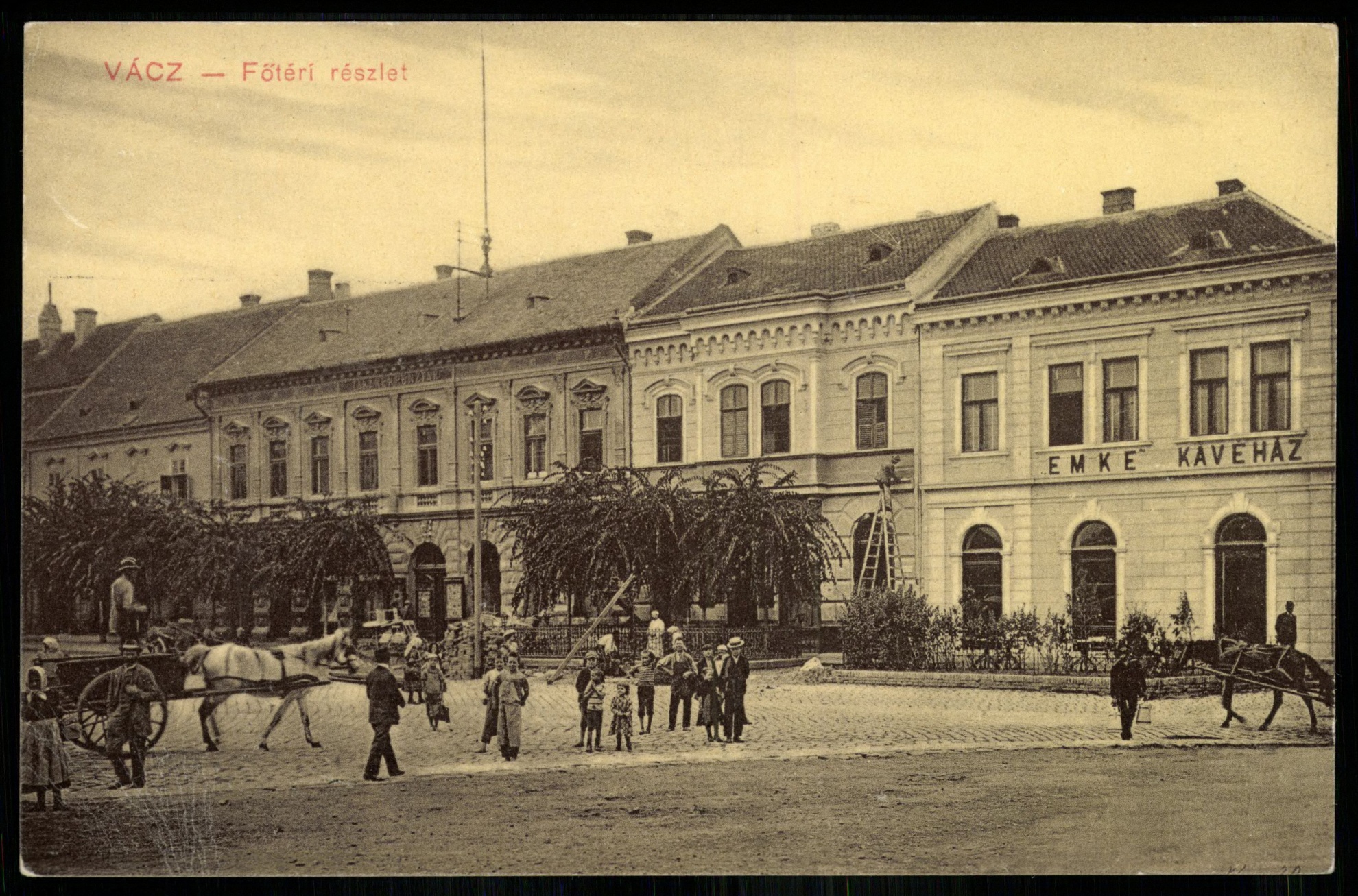 Vác Kossuth tér a Műcsarnok kávéházzal (Magyar Kereskedelmi és Vendéglátóipari Múzeum CC BY-NC-ND)