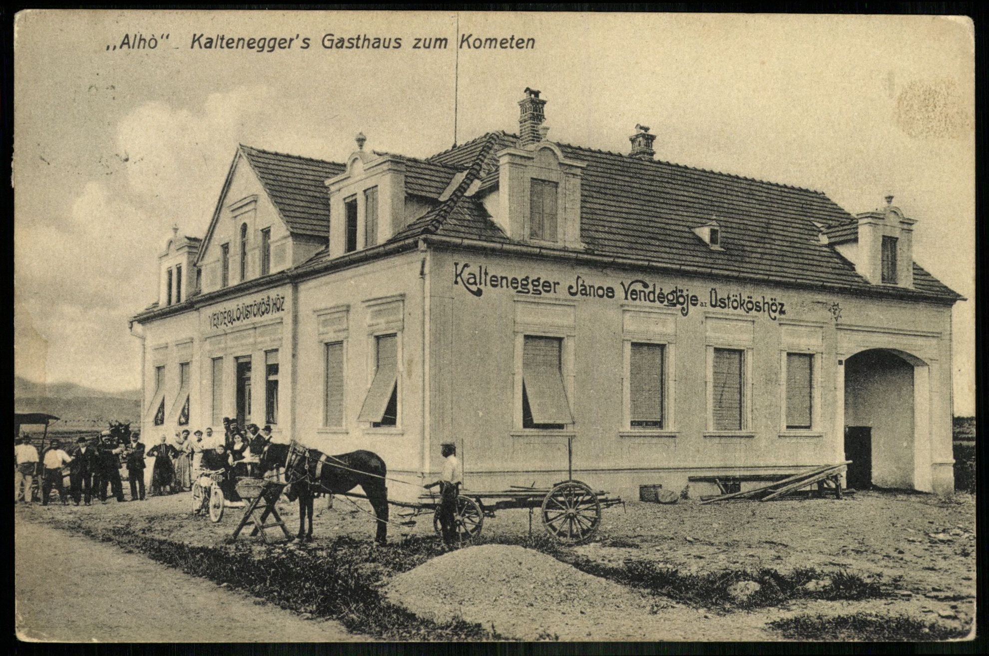 Alhó Kaltenegger János vendéglője az Üstököshöz. Épült XIX. sz. második felében, a XX. sz. elején átépítve. (Magyar Kereskedelmi és Vendéglátóipari Múzeum CC BY-NC-ND)