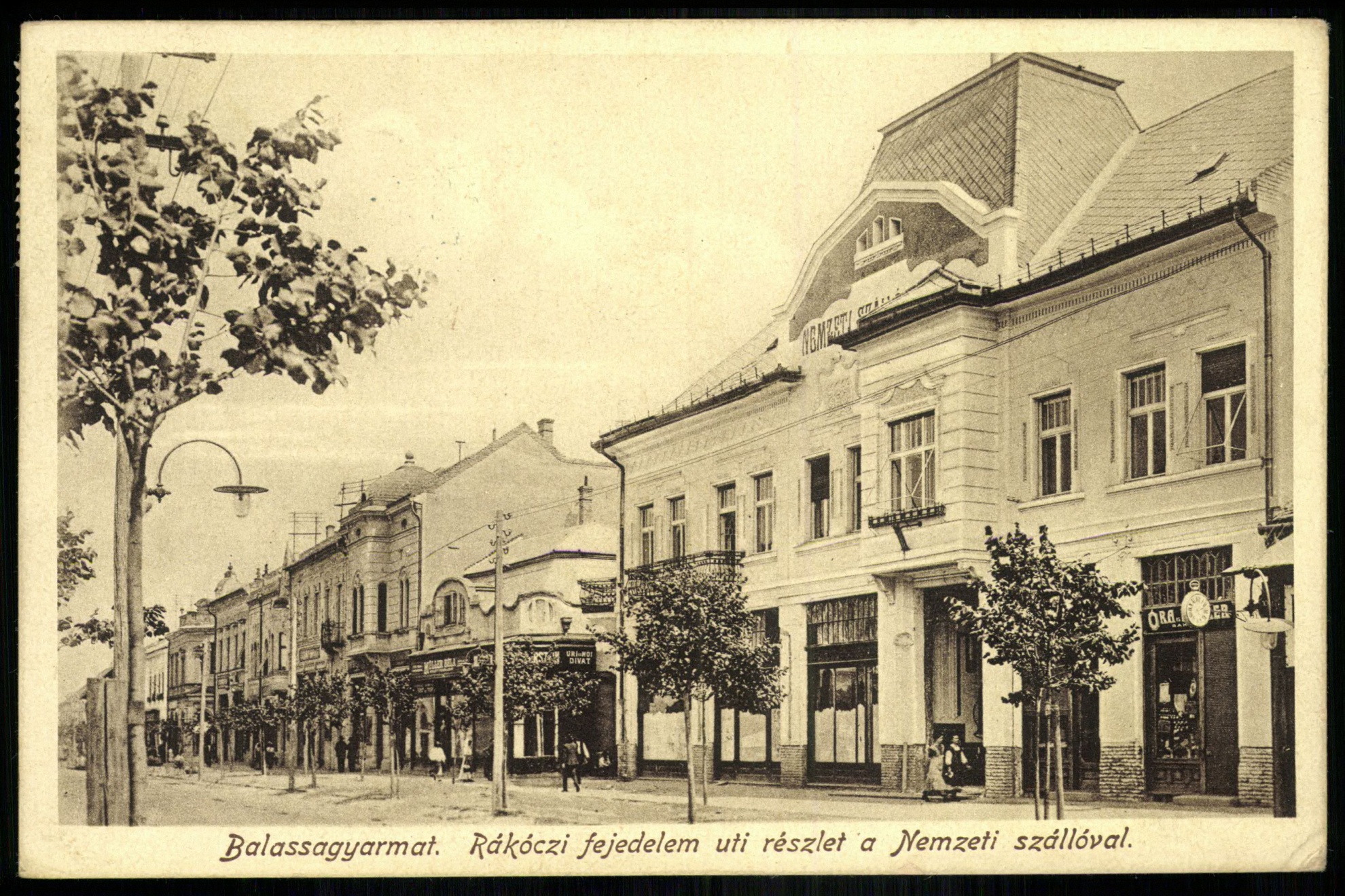 Balassagyarmat Rákóczi fejedelem úti részlet a Nemzeti szállóval (Magyar Kereskedelmi és Vendéglátóipari Múzeum CC BY-NC-ND)