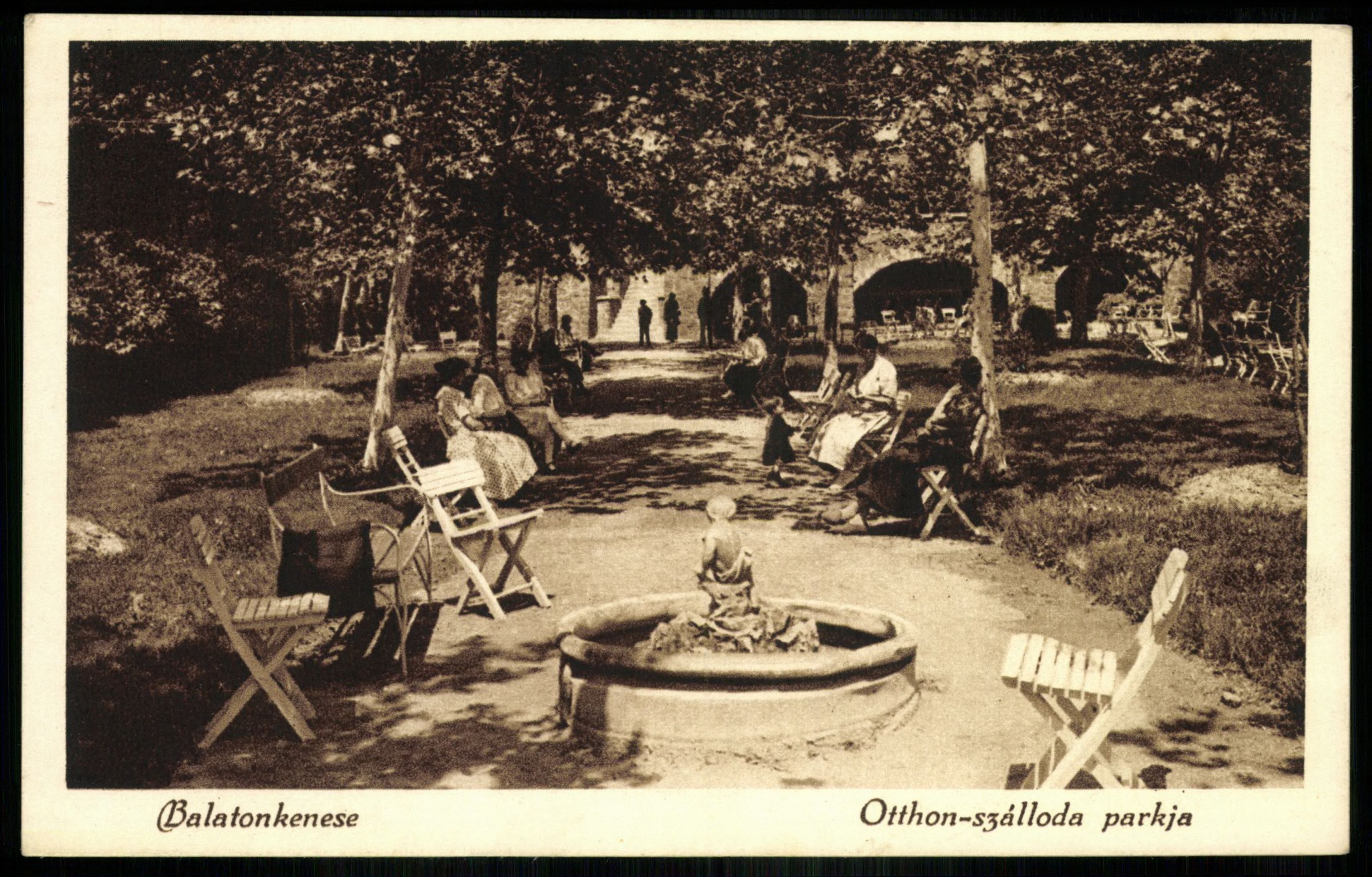 Balatonkenese Otthon szálloda parkja (Magyar Kereskedelmi és Vendéglátóipari Múzeum CC BY-NC-ND)