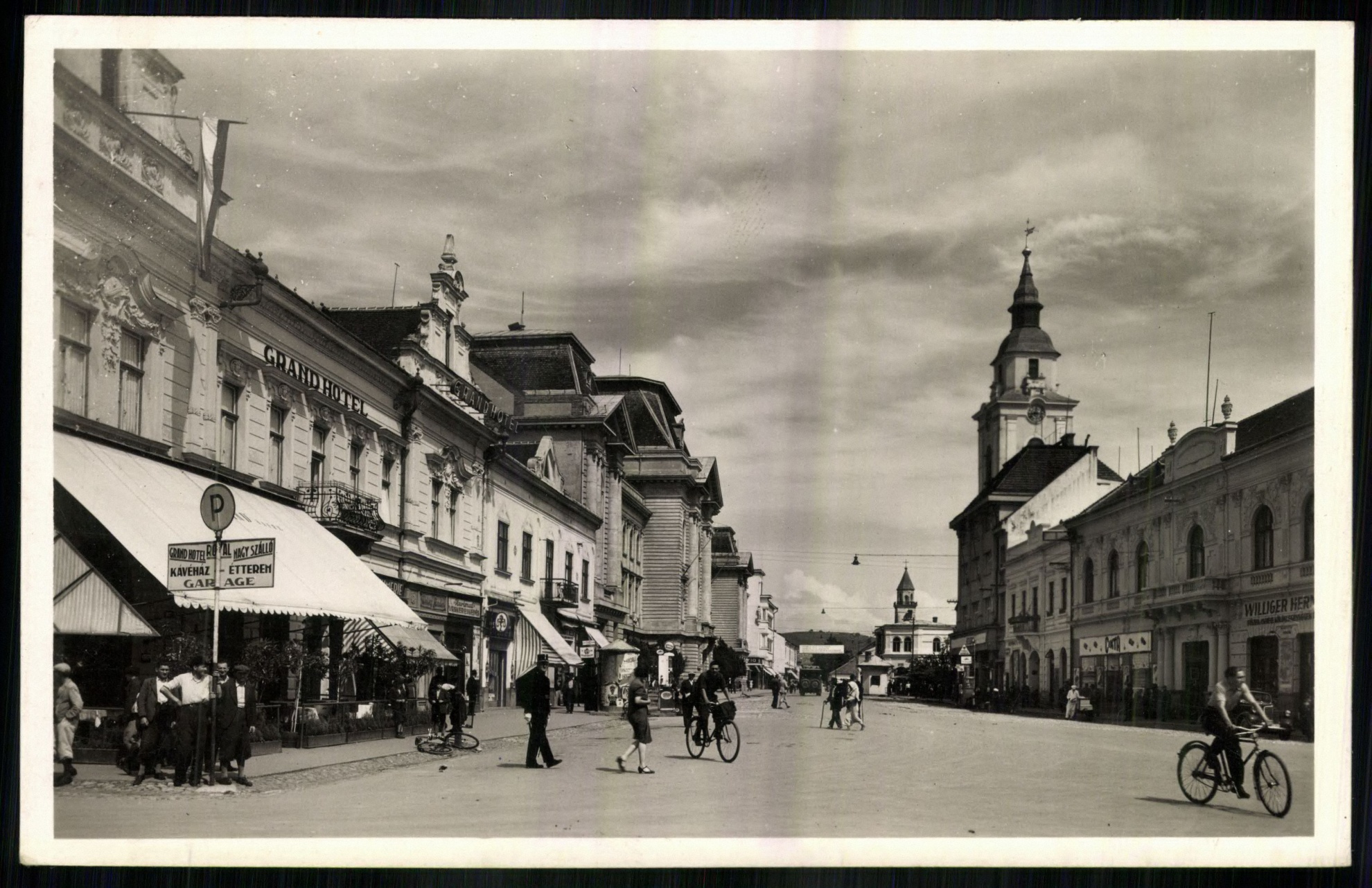 Beregszász Verbőczy tér. Grand Hotel (Magyar Kereskedelmi és Vendéglátóipari Múzeum CC BY-NC-ND)