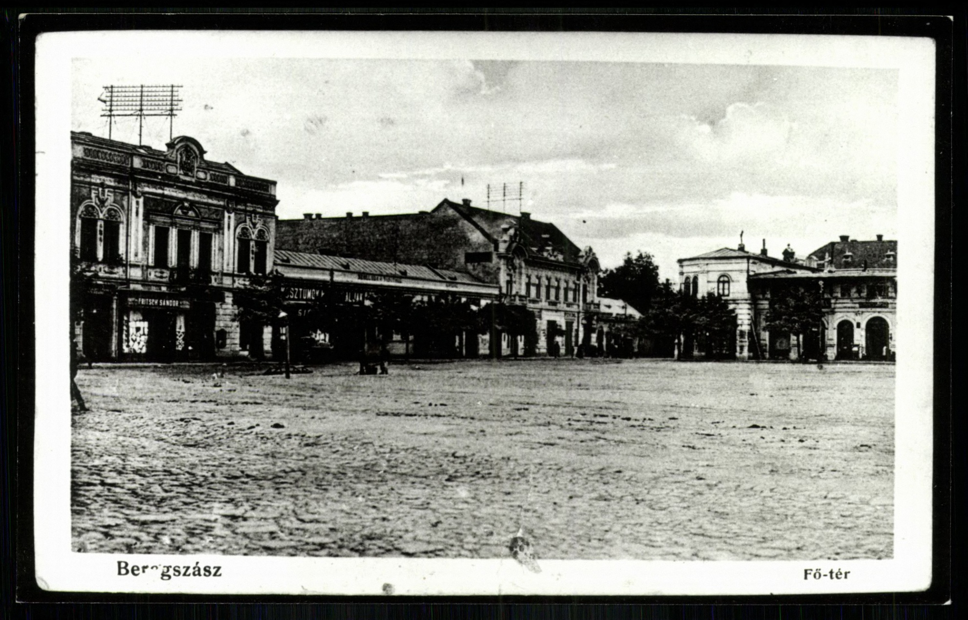 Beregszász Fő tér. Szálloda a … (vasúthoz?) (Magyar Kereskedelmi és Vendéglátóipari Múzeum CC BY-NC-ND)
