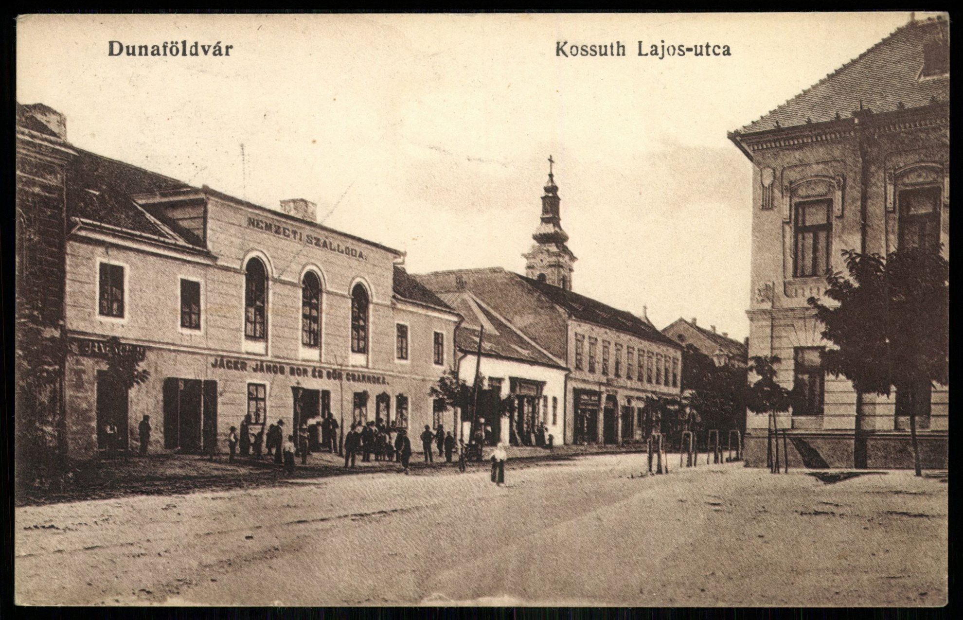 Dunaföldvár Kossuth Lajos utca. Nemzeti szálloda (Magyar Kereskedelmi és Vendéglátóipari Múzeum CC BY-NC-ND)