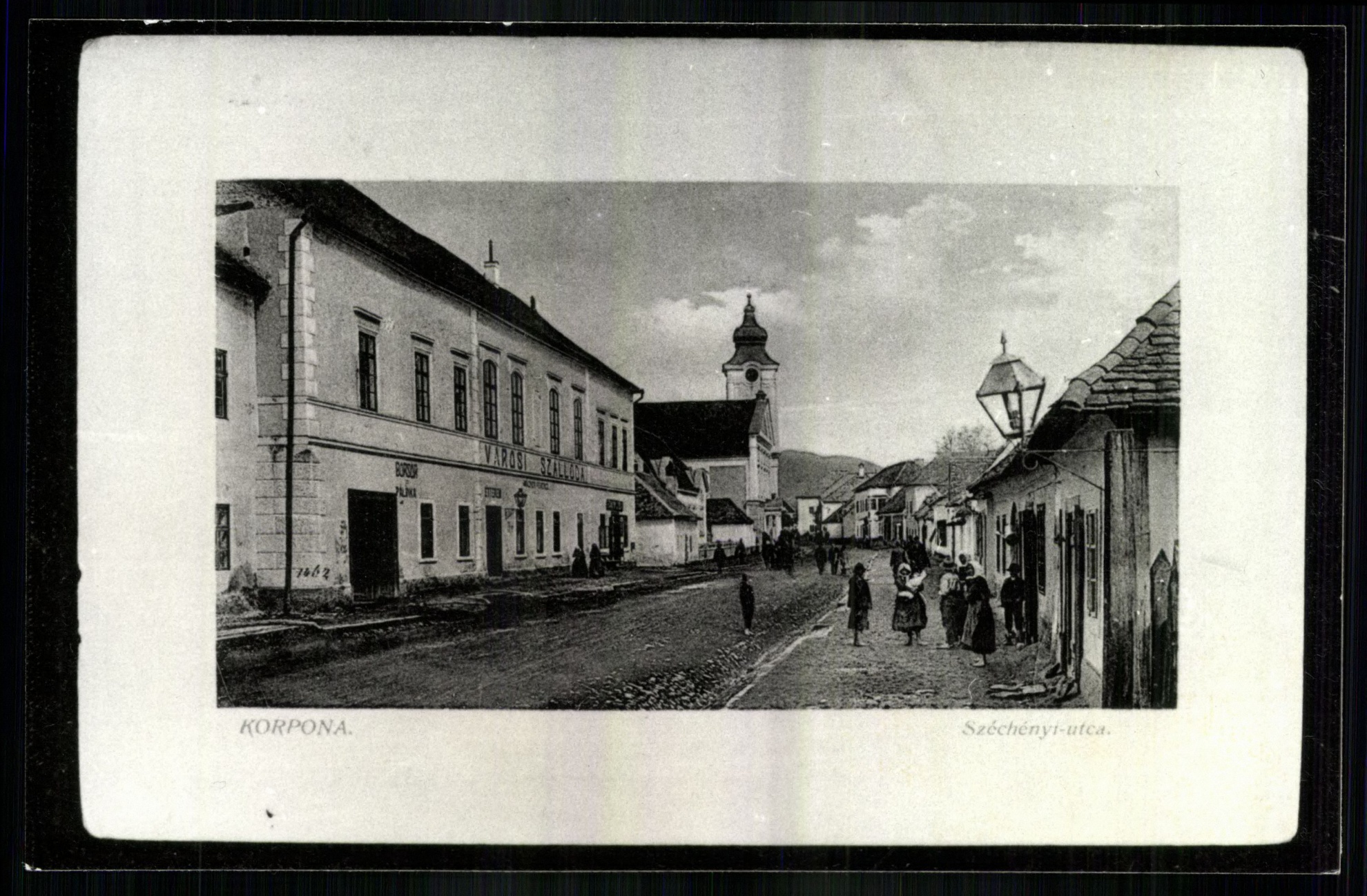 Korpona Széchenyi utca. Balra Városi Szálloda (Magyar Kereskedelmi és Vendéglátóipari Múzeum CC BY-NC-ND)
