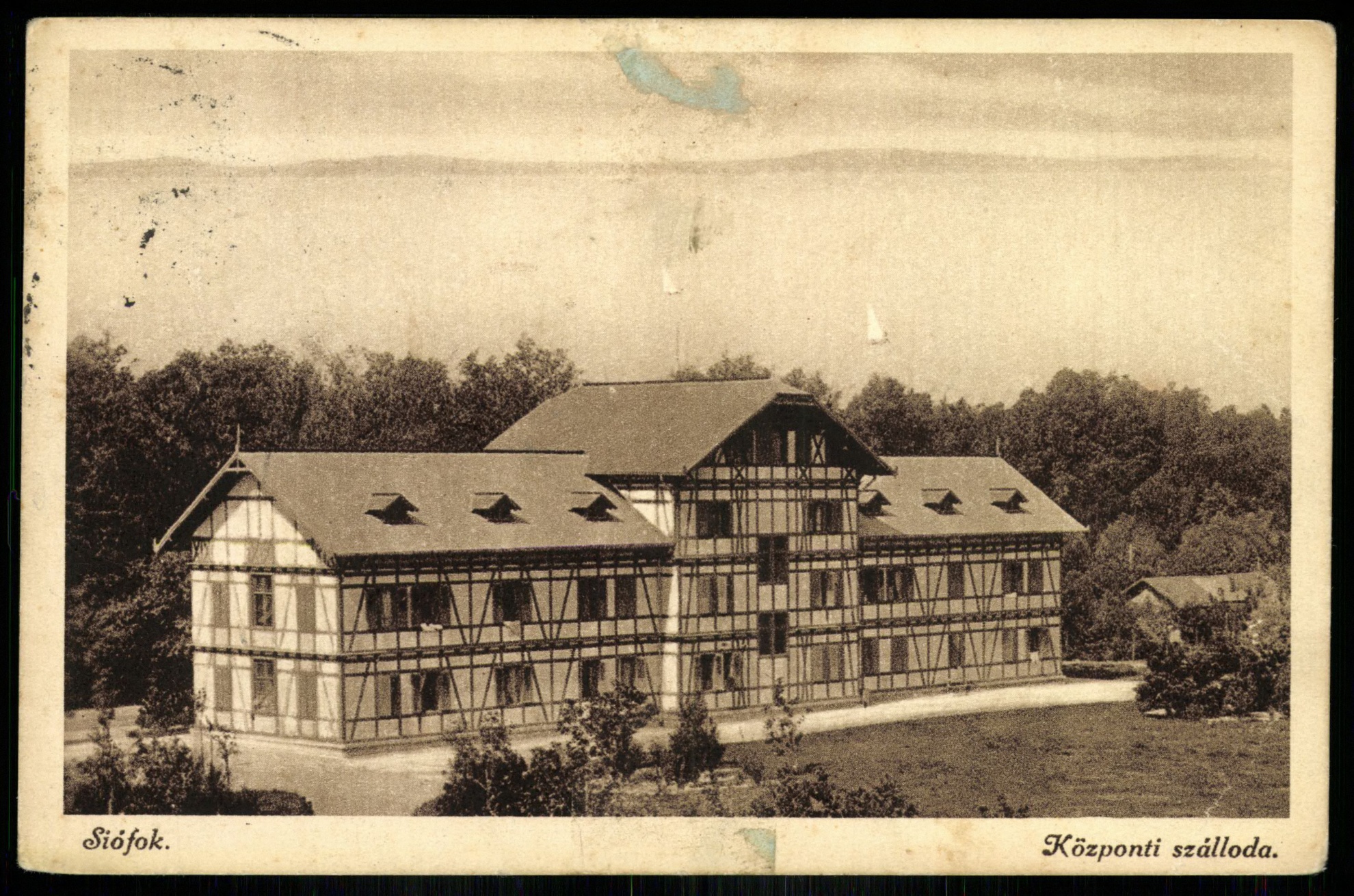 Siófok Központi szálloda (Magyar Kereskedelmi és Vendéglátóipari Múzeum CC BY-NC-ND)