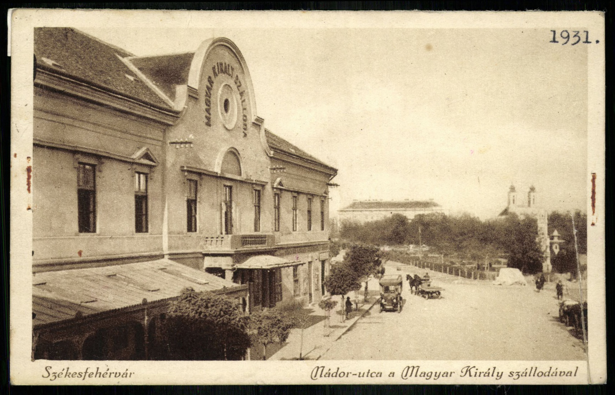 Székesfehérvár Nádor utca a Magyar Király szállodával (Magyar Kereskedelmi és Vendéglátóipari Múzeum CC BY-NC-ND)