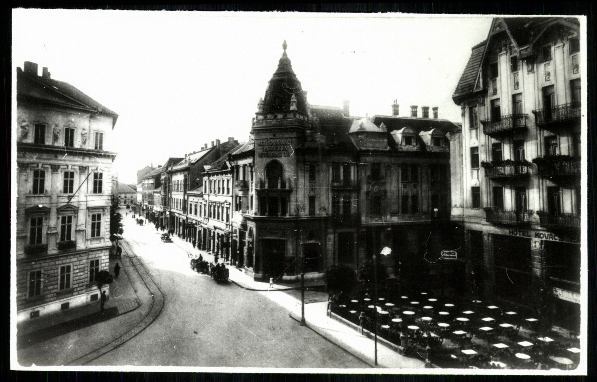 Szombathely Király utca. Jobbra a Hotel Kovács (Magyar Kereskedelmi és Vendéglátóipari Múzeum CC BY-NC-ND)