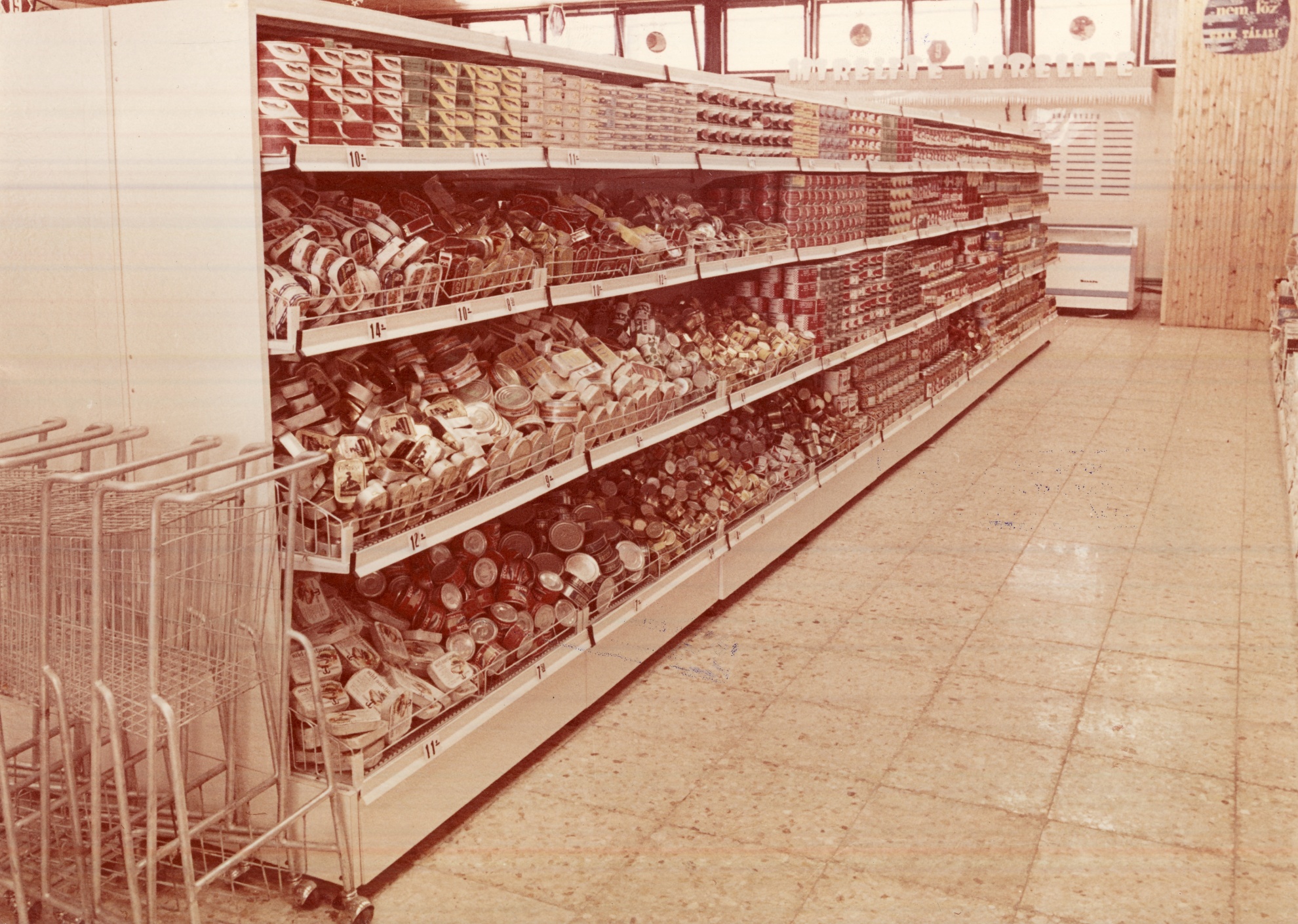 Élelmiszerüzlet Konzerváru (Magyar Kereskedelmi és Vendéglátóipari Múzeum CC BY-NC-ND)