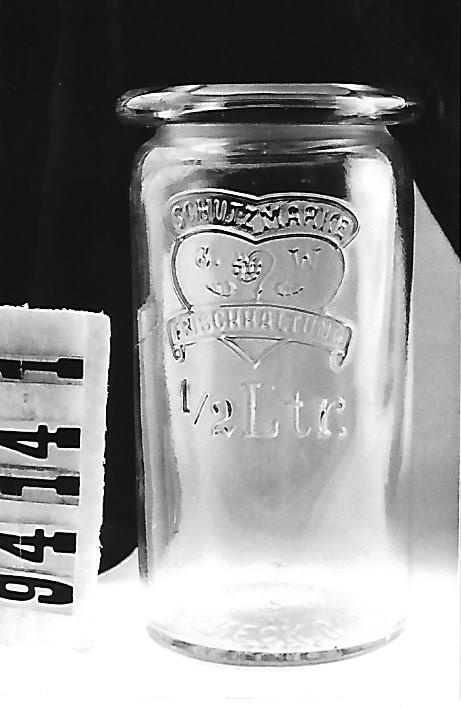 Schutzmarke Frischhaltung feliratú 0,5 literes üveg (Magyar Kereskedelmi és Vendéglátóipari Múzeum CC BY-NC-ND)