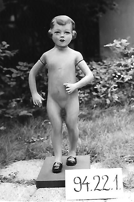Egész alakos kislány kirakati baba (Magyar Kereskedelmi és Vendéglátóipari Múzeum CC BY-NC-ND)