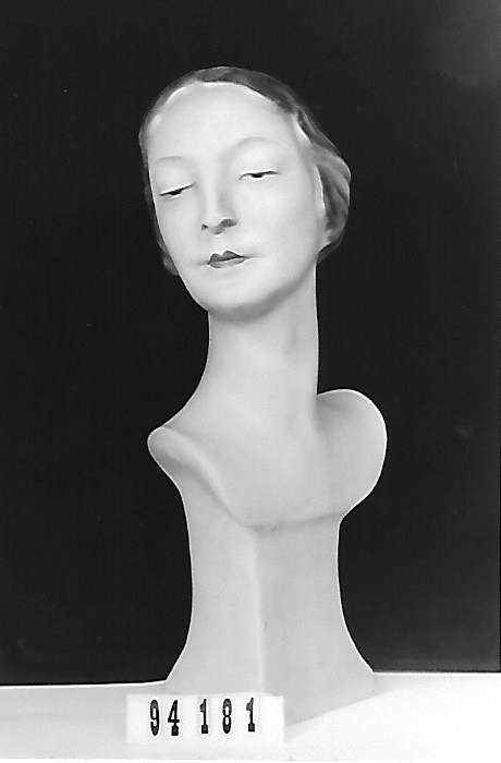 Kirakati női fej vagy torzó (Magyar Kereskedelmi és Vendéglátóipari Múzeum CC BY-NC-ND)