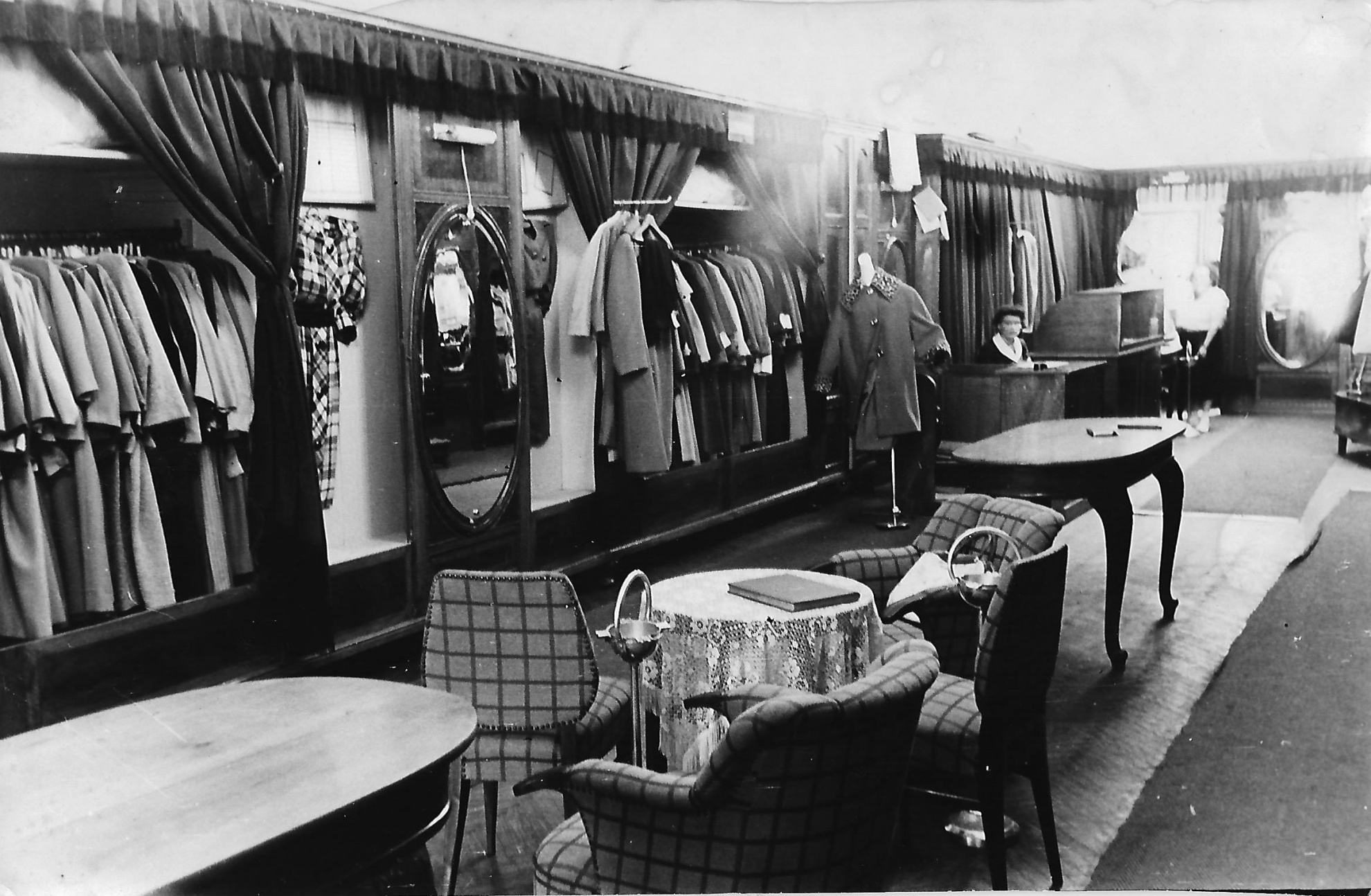 &quot;Modellház&quot; ruházati bolt Miskolc (Magyar Kereskedelmi és Vendéglátóipari Múzeum CC BY-NC-ND)