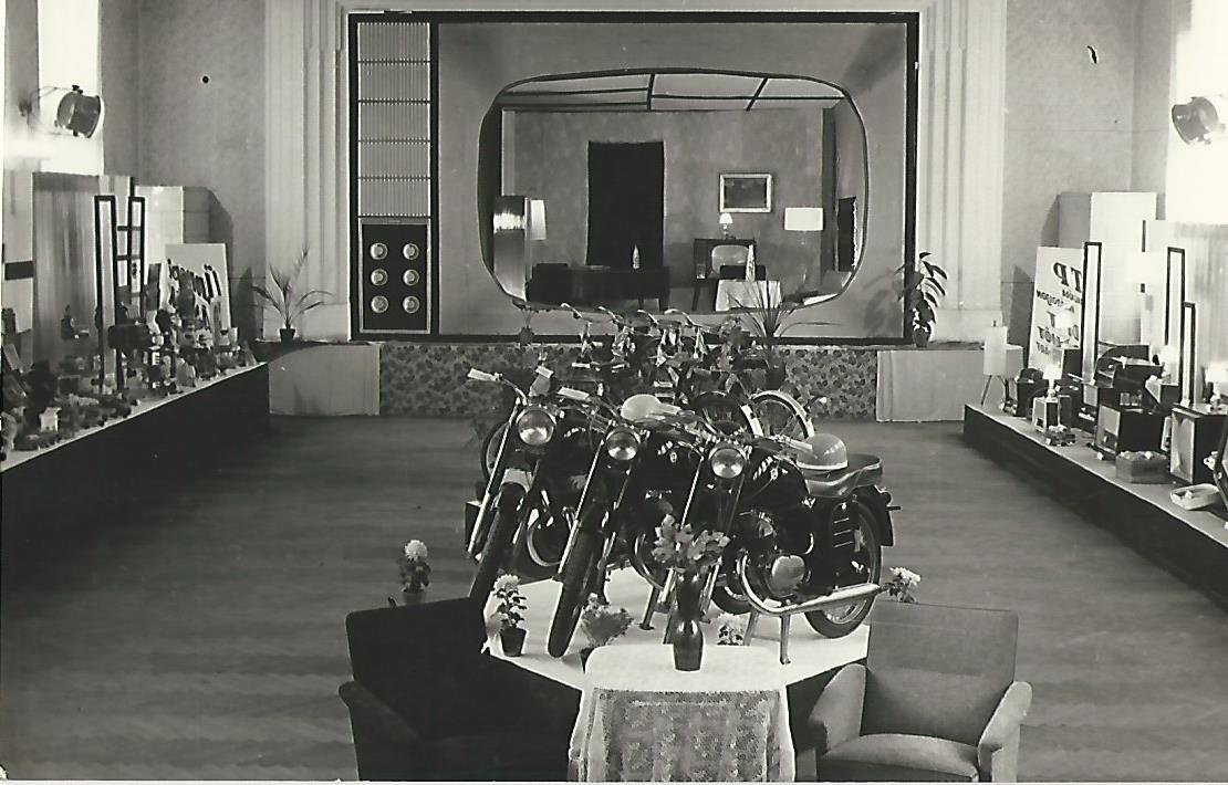 iparcikk bolt Berettyóújfalu 1963. (Magyar Kereskedelmi és Vendéglátóipari Múzeum CC BY-NC-ND)
