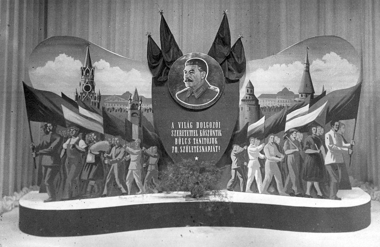 Sztálint Köszöntő Dekoráció (Magyar Kereskedelmi és Vendéglátóipari Múzeum CC BY-NC-ND)