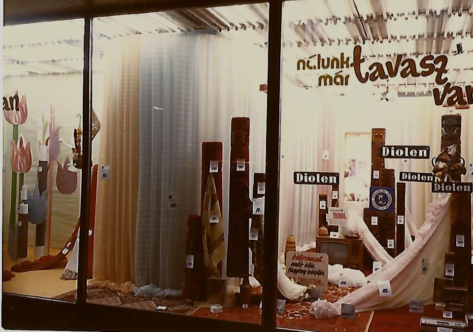 Corvin Áruház Budapest 1976. (Magyar Kereskedelmi és Vendéglátóipari Múzeum CC BY-NC-ND)