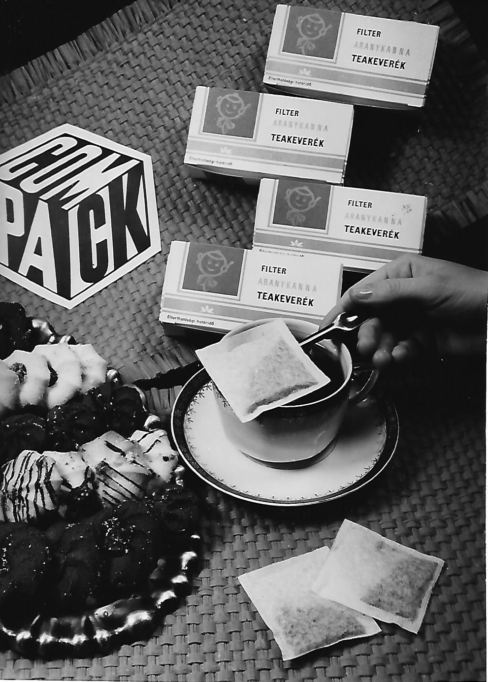 Compack tea reklám (Magyar Kereskedelmi és Vendéglátóipari Múzeum CC BY-NC-ND)