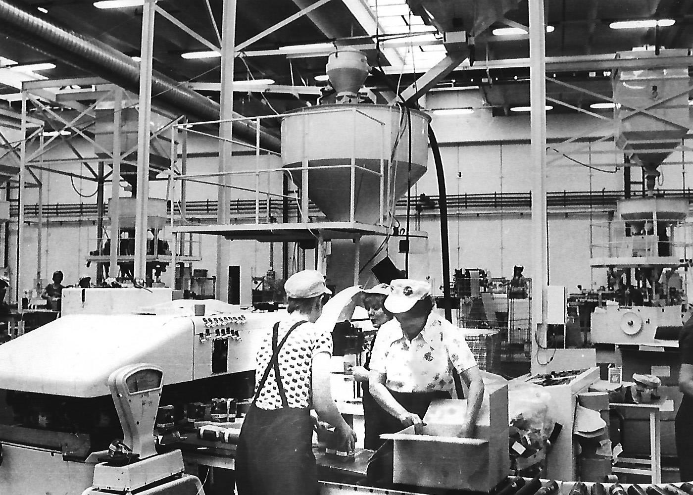 Compack új gyártelepe 1982. (Magyar Kereskedelmi és Vendéglátóipari Múzeum CC BY-NC-ND)