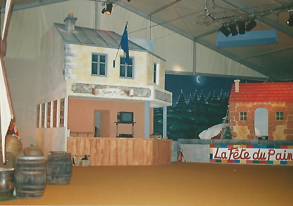 Egykori MKVM vendéglátóipari kiállítás Párizs 1990. (Magyar Kereskedelmi és Vendéglátóipari Múzeum CC BY-NC-ND)