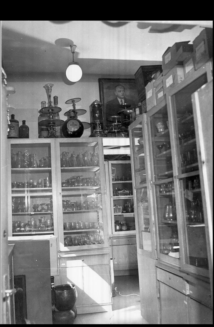 MKVM - Vendéglátó gyűjtemény raktára (Magyar Kereskedelmi és Vendéglátóipari Múzeum CC BY-NC-ND)
