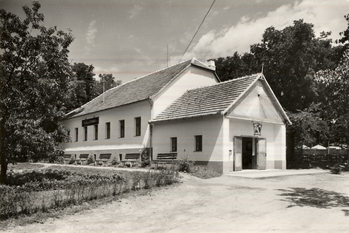 A Postakocsi csárda (Magyar Kereskedelmi és Vendéglátóipari Múzeum CC BY-NC-ND)