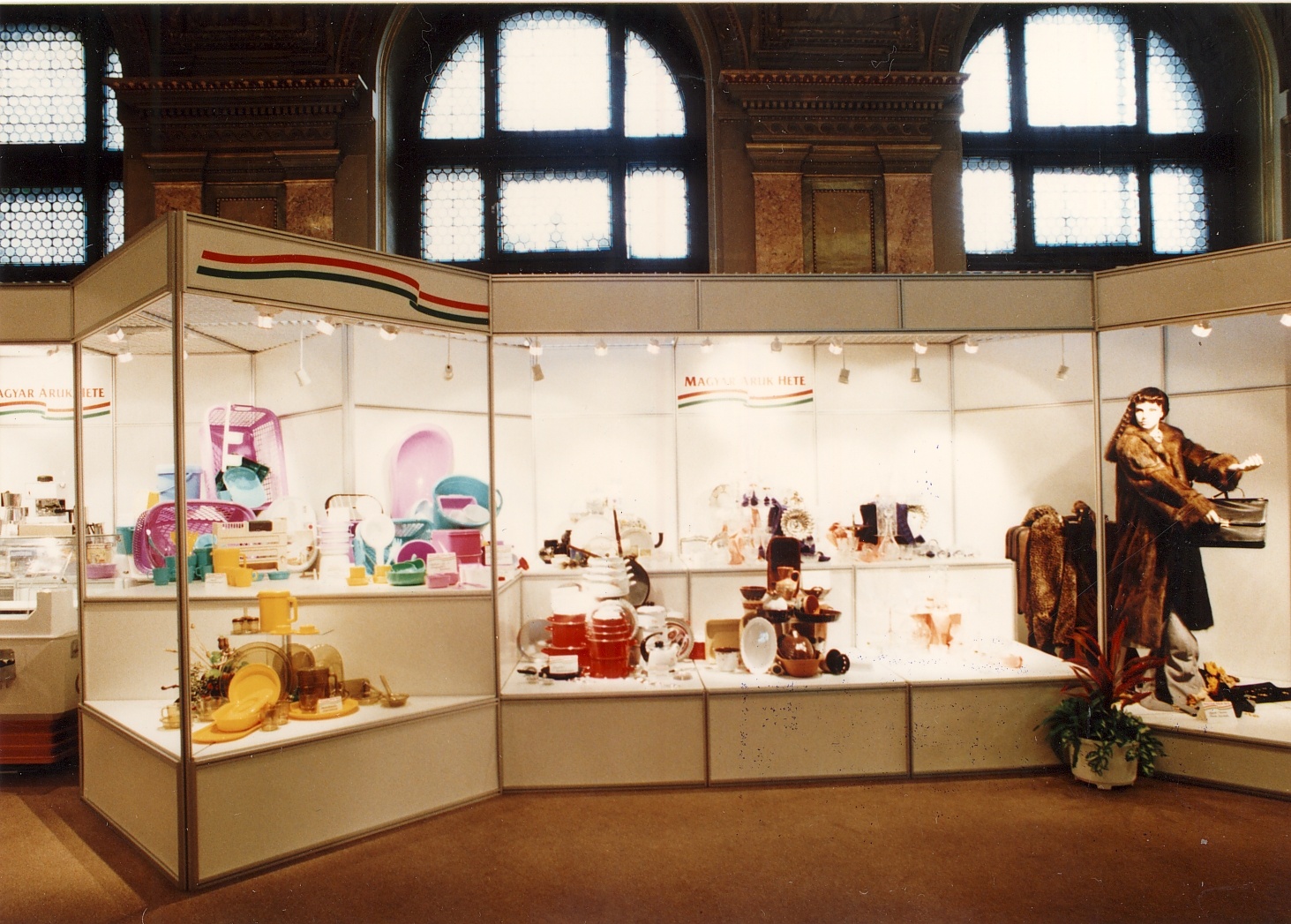 Egykori kereskedelmi kiállítás MKVM Budapest 1993. (Magyar Kereskedelmi és Vendéglátóipari Múzeum CC BY-NC-ND)