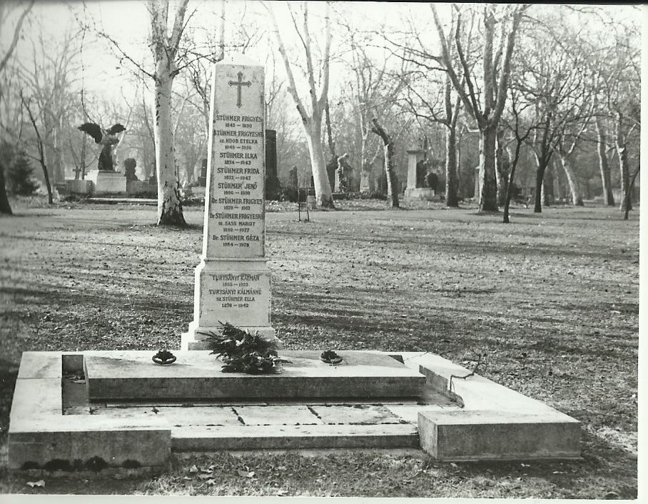 Stühmer Frigyes Csokoládégyáros síremléke (Magyar Kereskedelmi és Vendéglátóipari Múzeum CC BY-NC-ND)