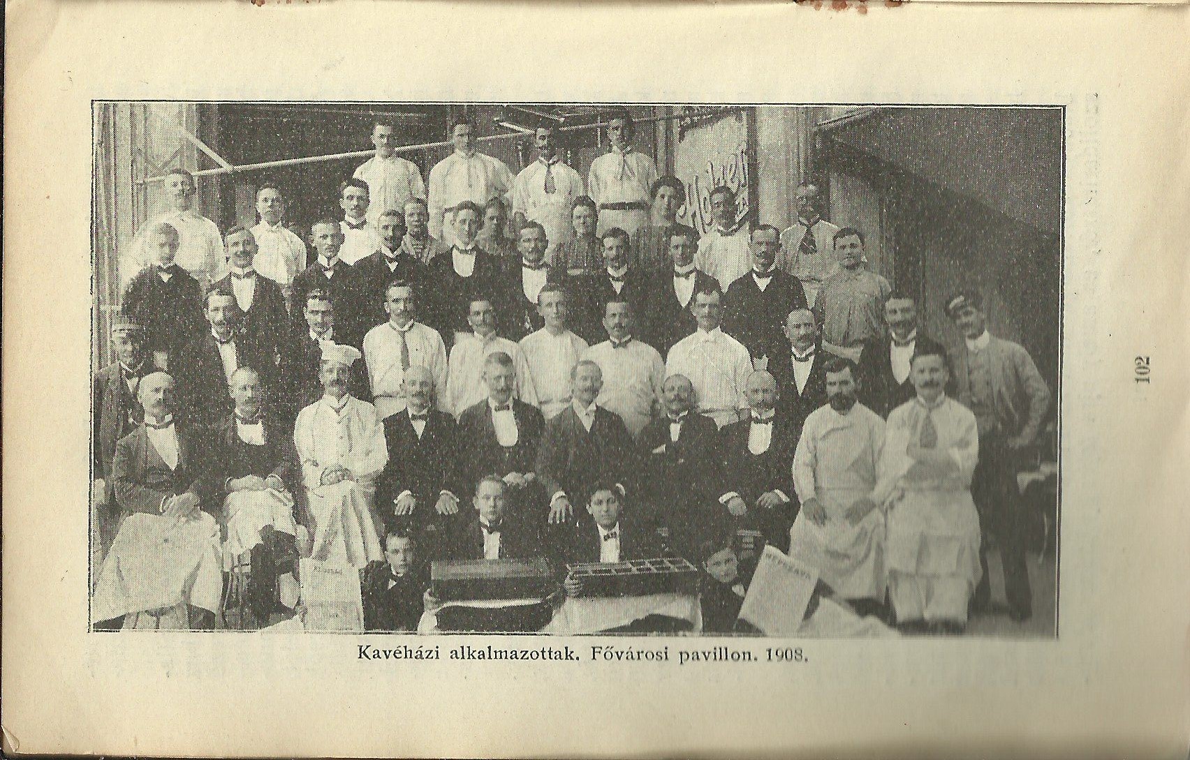 Kávéházi alkalmazottak 1908. (Magyar Kereskedelmi és Vendéglátóipari Múzeum CC BY-NC-ND)