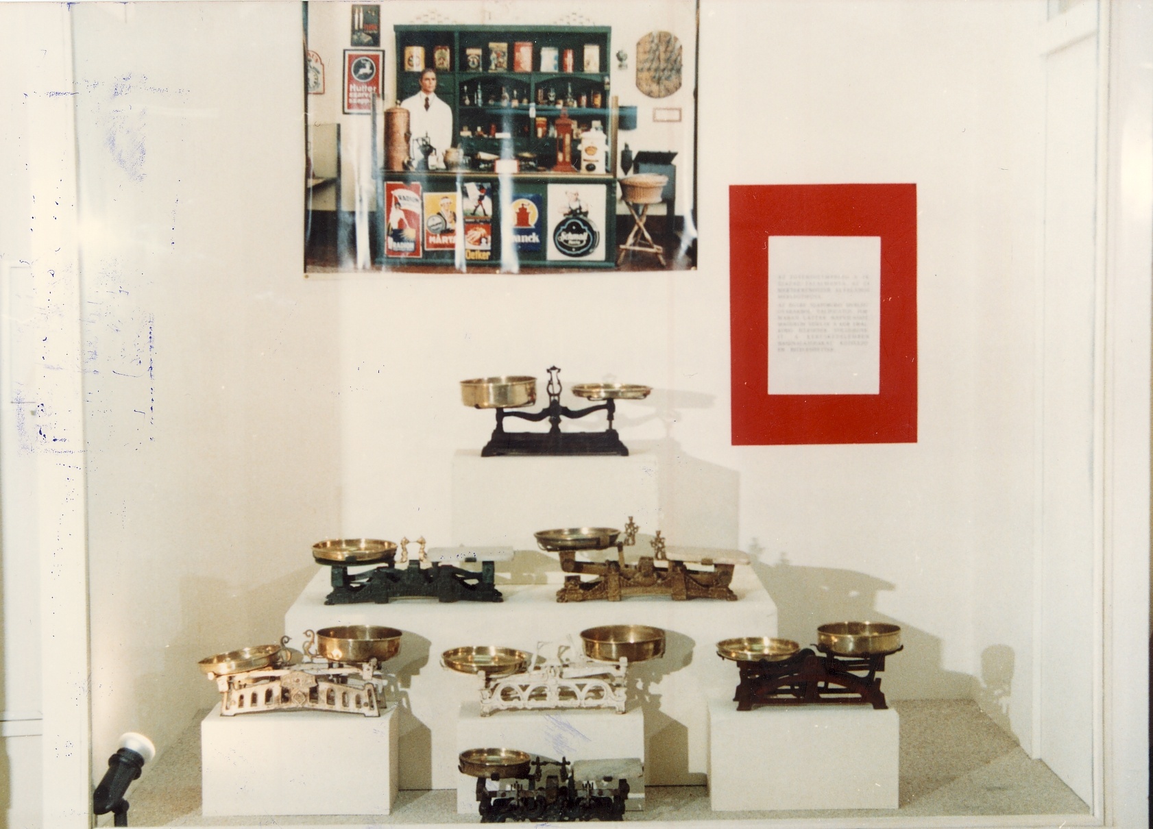 Egykori kereskedelmi kiállítás MKVM Győr 1994. (Magyar Kereskedelmi és Vendéglátóipari Múzeum CC BY-NC-ND)