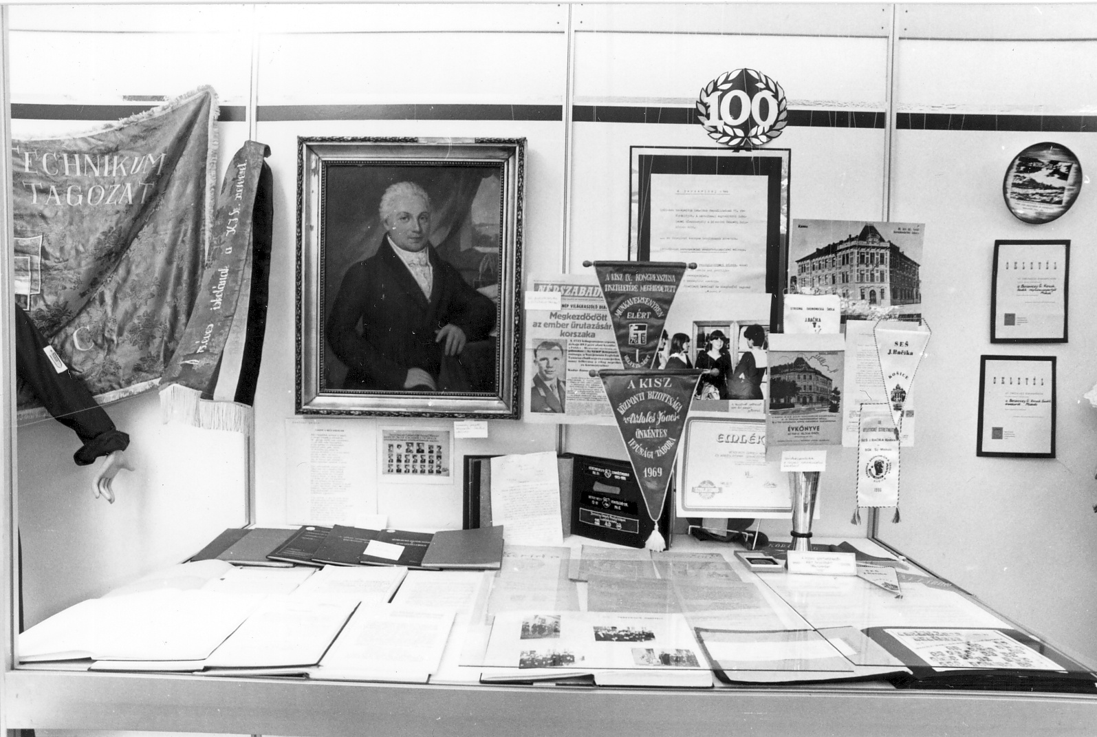 Egykori kereskedelmi kiállítás MKVM Miskolc 1986. (Magyar Kereskedelmi és Vendéglátóipari Múzeum CC BY-NC-ND)