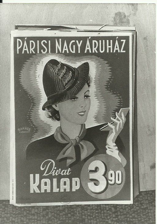 Divat Kalap a Párizsi Nagy  Áruházból (Magyar Kereskedelmi és Vendéglátóipari Múzeum CC BY-NC-ND)