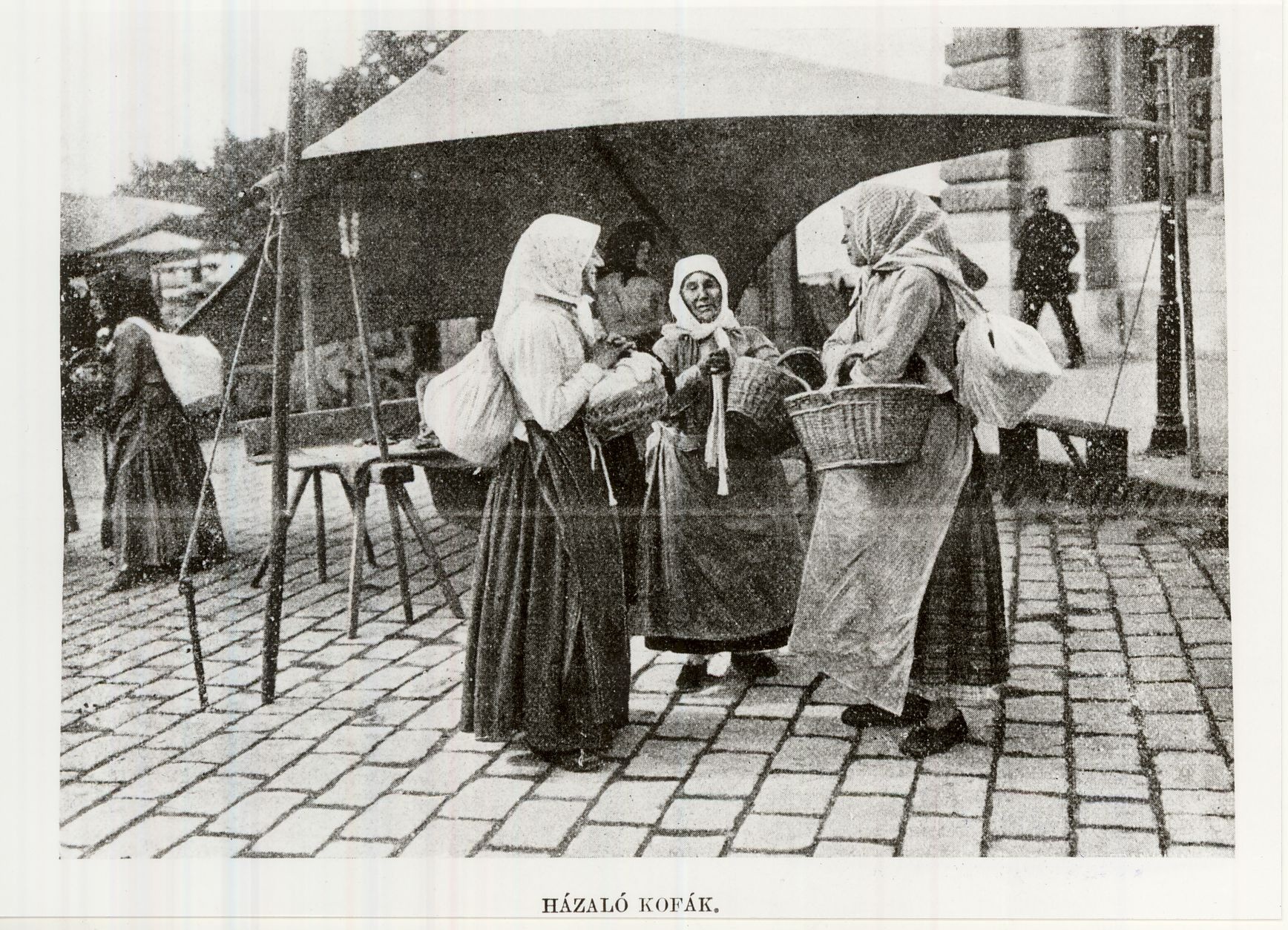 Piac házaló kofák (Magyar Kereskedelmi és Vendéglátóipari Múzeum CC BY-NC-ND)