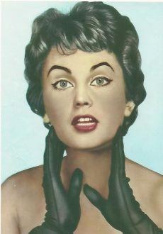 Reklámfotó - Rövid fekete hajú hölgy (Magyar Kereskedelmi és Vendéglátóipari Múzeum CC BY-NC-ND)