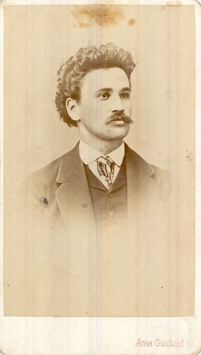 Fiatal férfi portréja Budapest XIX. század vége (Magyar Kereskedelmi és Vendéglátóipari Múzeum CC BY-NC-ND)