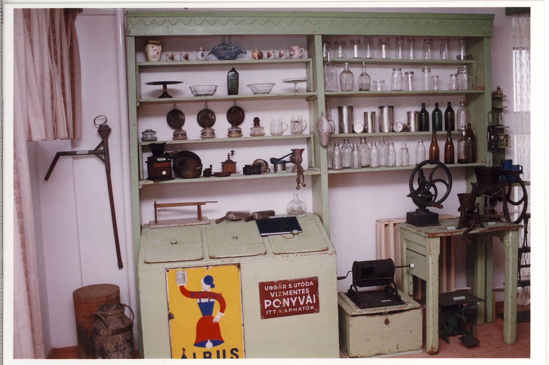 Egykori kereskedelmi kiállítás MKVM Mezőtúr (Magyar Kereskedelmi és Vendéglátóipari Múzeum CC BY-NC-ND)