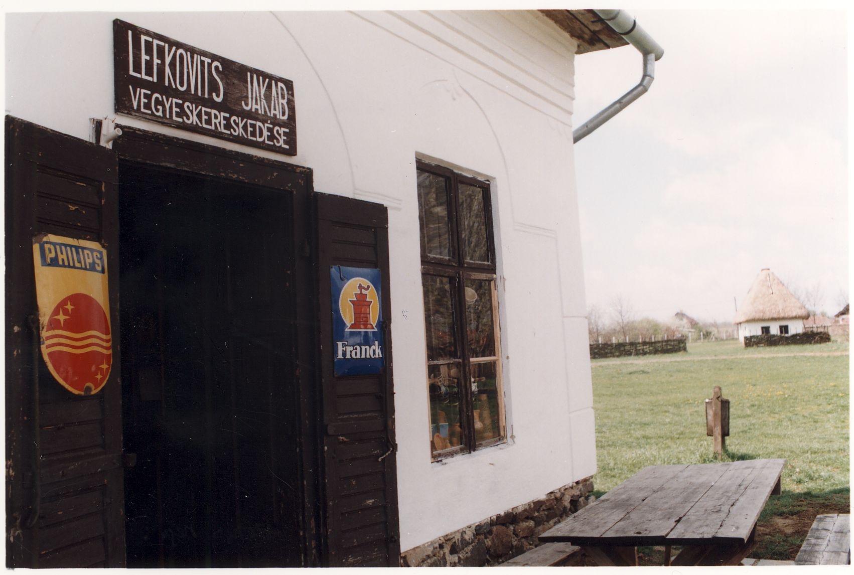 Falumúzeum Nyíregyháza-Sóstó 1999. (Magyar Kereskedelmi és Vendéglátóipari Múzeum CC BY-NC-ND)