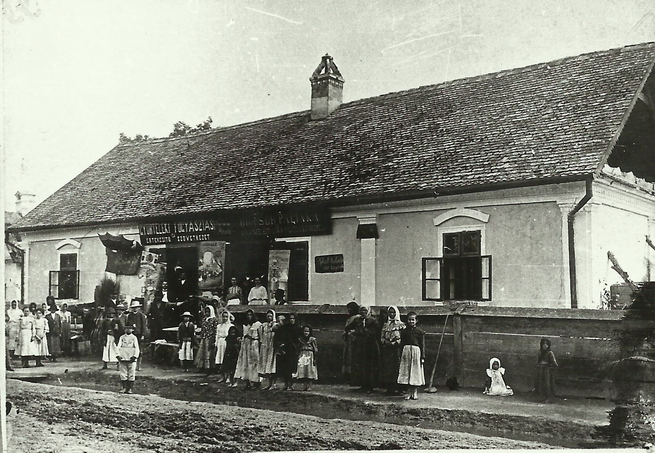 A győrteleki fogyasztási és értékesítő szövetkezet boltja (Magyar Kereskedelmi és Vendéglátóipari Múzeum CC BY-NC-ND)
