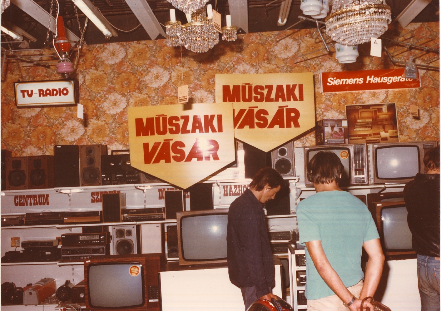 Centrum Áruház, Veszprém 1982. (Magyar Kereskedelmi és Vendéglátóipari Múzeum CC BY-NC-ND)