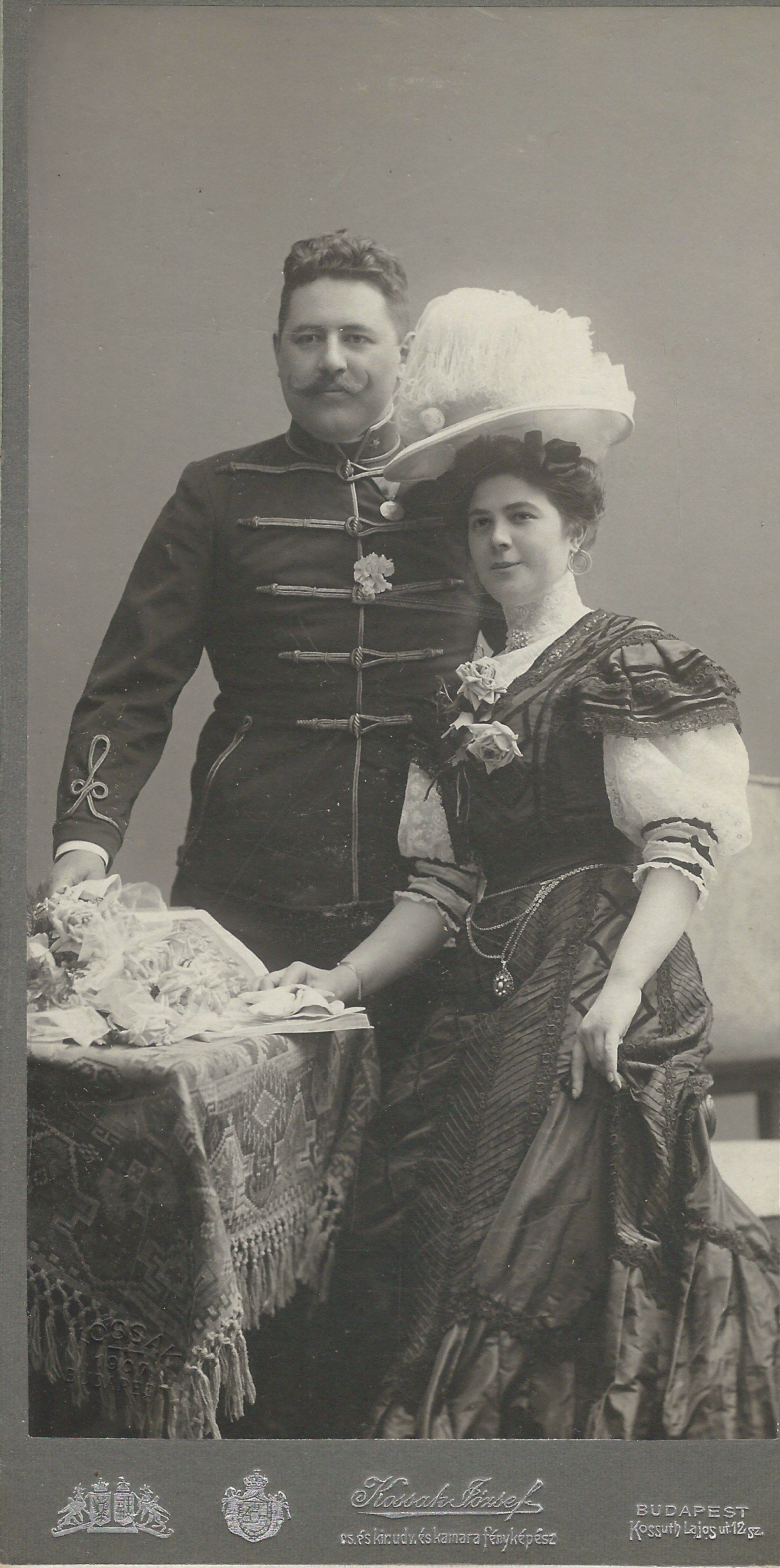 Középkorú házaspár portréja Budapest XIX. század vége XX. század eleje (Magyar Kereskedelmi és Vendéglátóipari Múzeum CC BY-NC-ND)