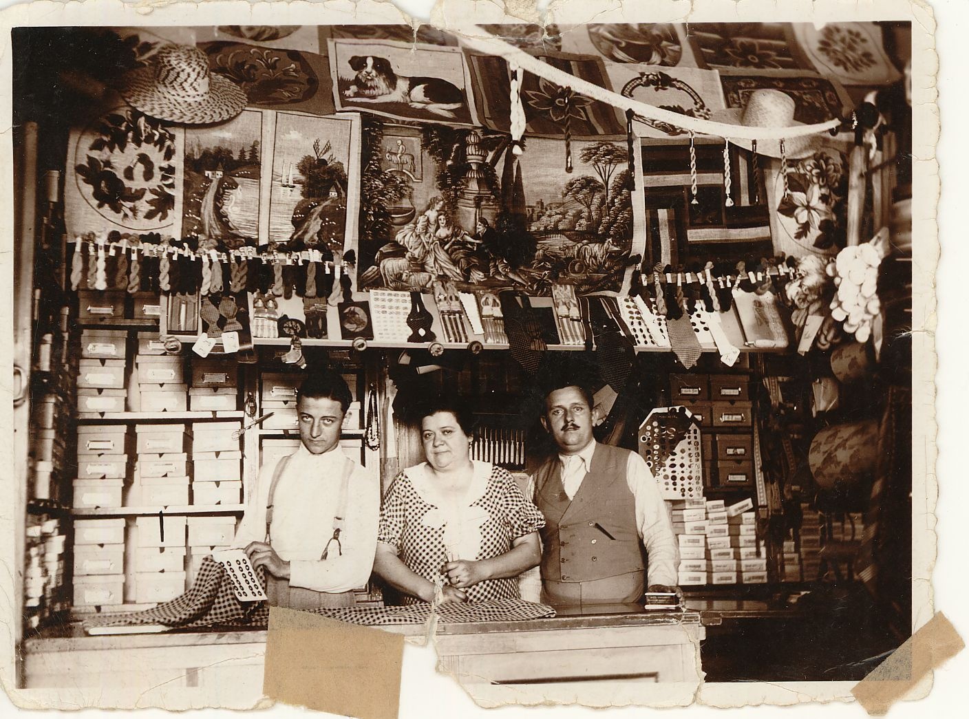 Családi üzlet (Magyar Kereskedelmi és Vendéglátóipari Múzeum CC BY-NC-ND)