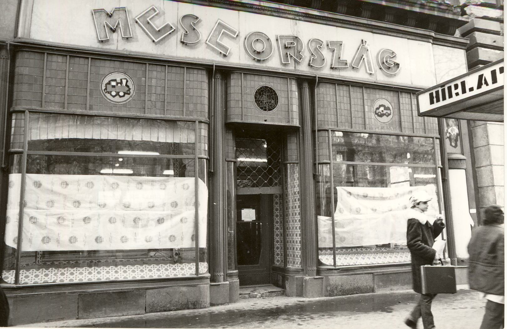Meseország üzlet, egykori Salamander cipőbolt (Magyar Kereskedelmi és Vendéglátóipari Múzeum CC BY-NC-ND)