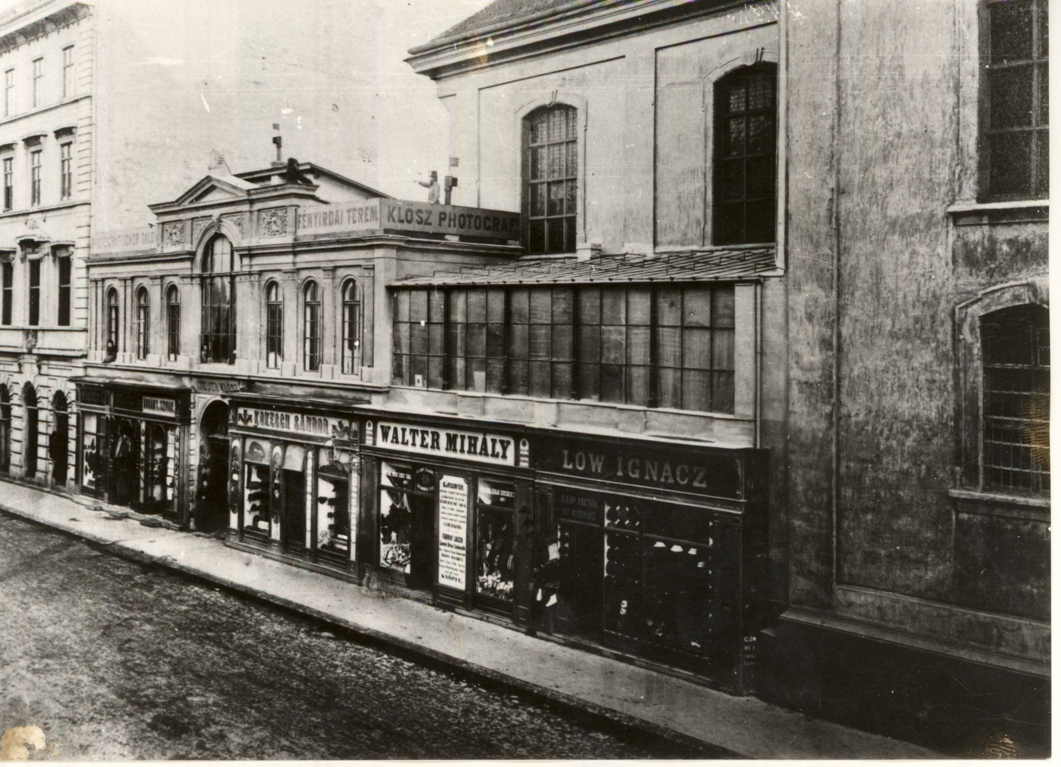 Kossuth Lajos utcai üzletsor (Magyar Kereskedelmi és Vendéglátóipari Múzeum CC BY-NC-ND)