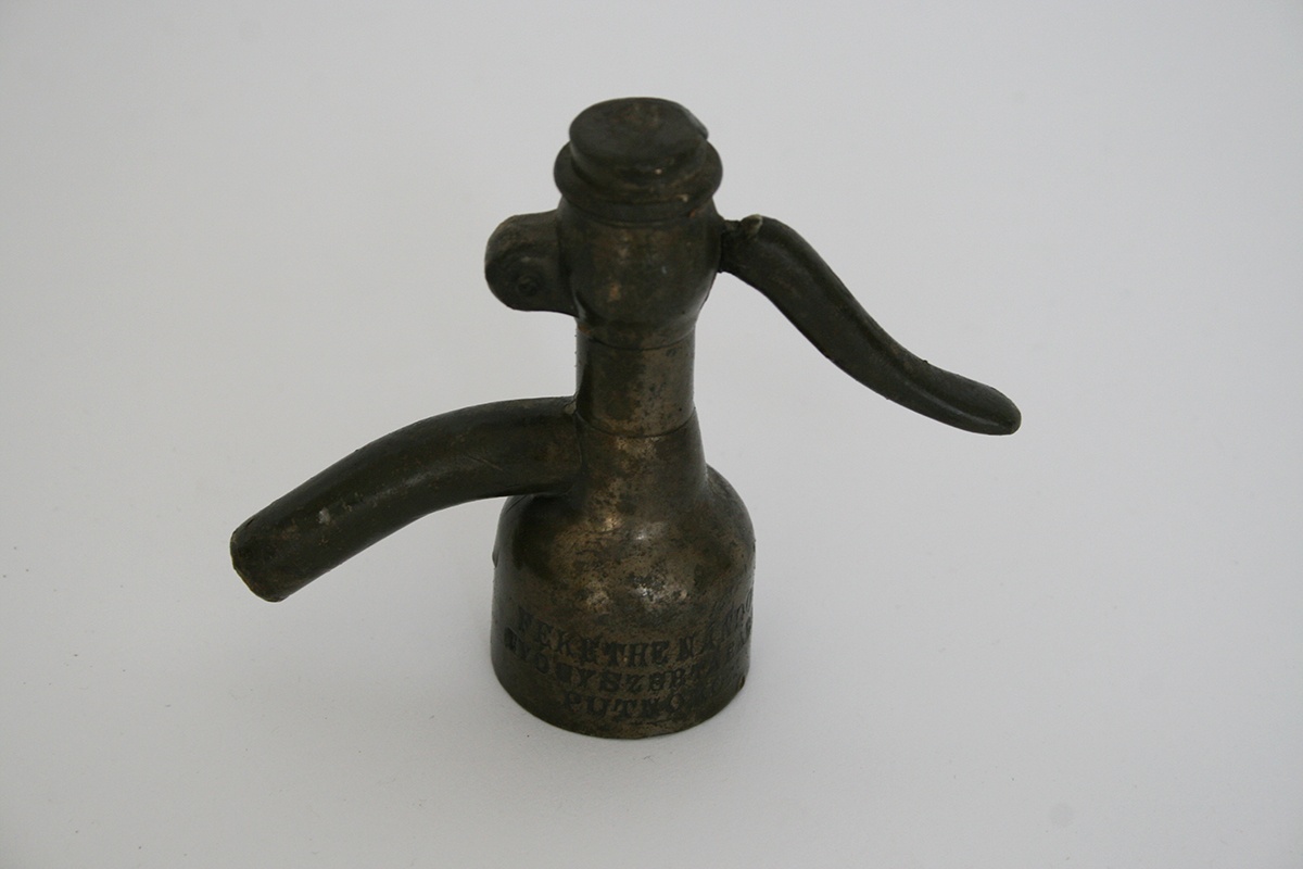 Szódásüveg fém felső része (Gömöri Múzeum, Putnok CC BY-NC-SA)