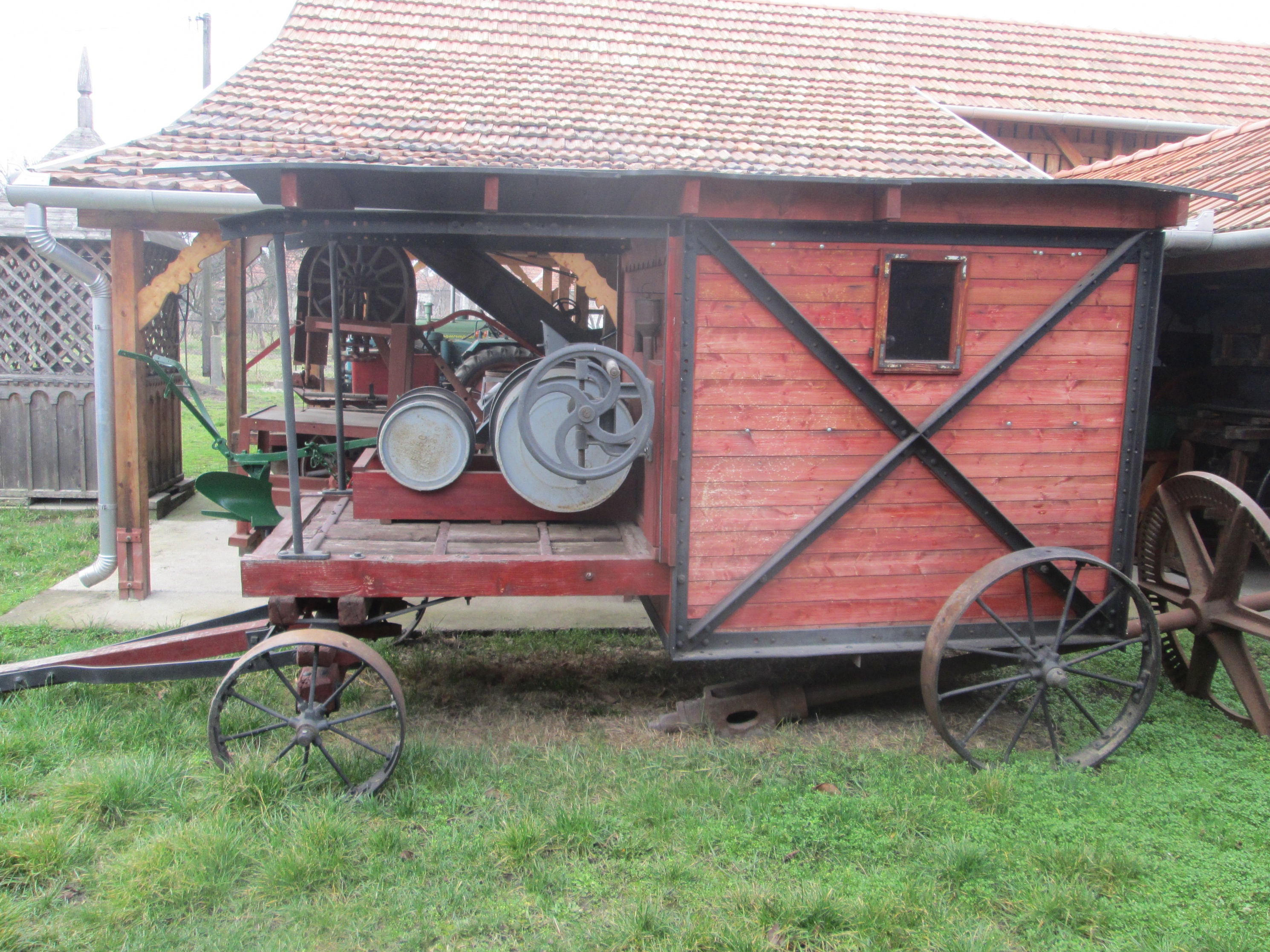 Műhely- és lakókocsi (Hajdu Ráfis János Mezőgazdasági Gépmúzeum, Mezőkövesd CC BY-NC-SA)